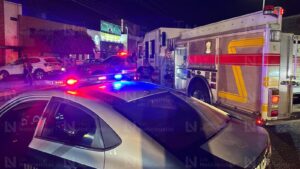 Se incendia camioneta en la colonia Toledo Corro de la ciudad de Los Mochis