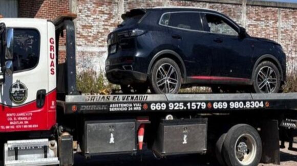 Aseguran camioneta robada, cartuchos y equipo táctico en Concordia, Sinaloa