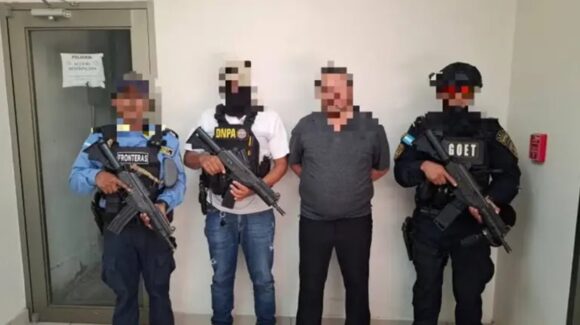 Detienen en Honduras a presunto piloto del cantante Julión Álvarez; se le acusa de tráfico de drogas