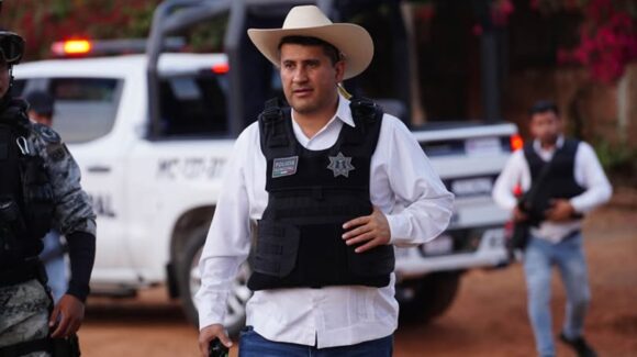 Carlos Manzo, alcalde de Uruapan, contaba con seguridad periférica de la Guardia Nacional: Defensa