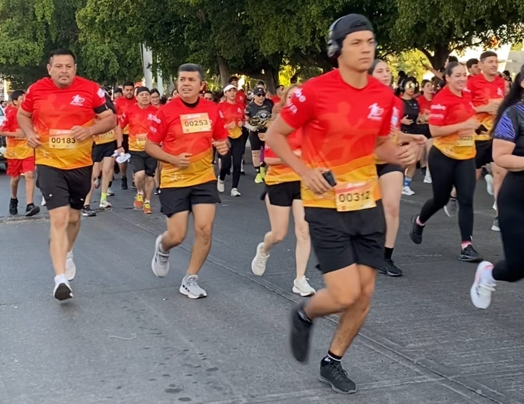 Carrera Valdez Baluarte "50 años creciendo a tu lado" en Culiacán