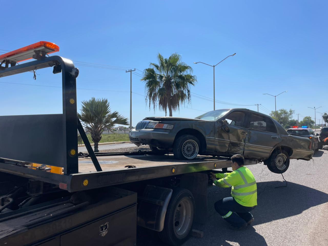 Carro dañado tras "canalazo" en el ejido 9 de Diciembre Ahome, Sin.