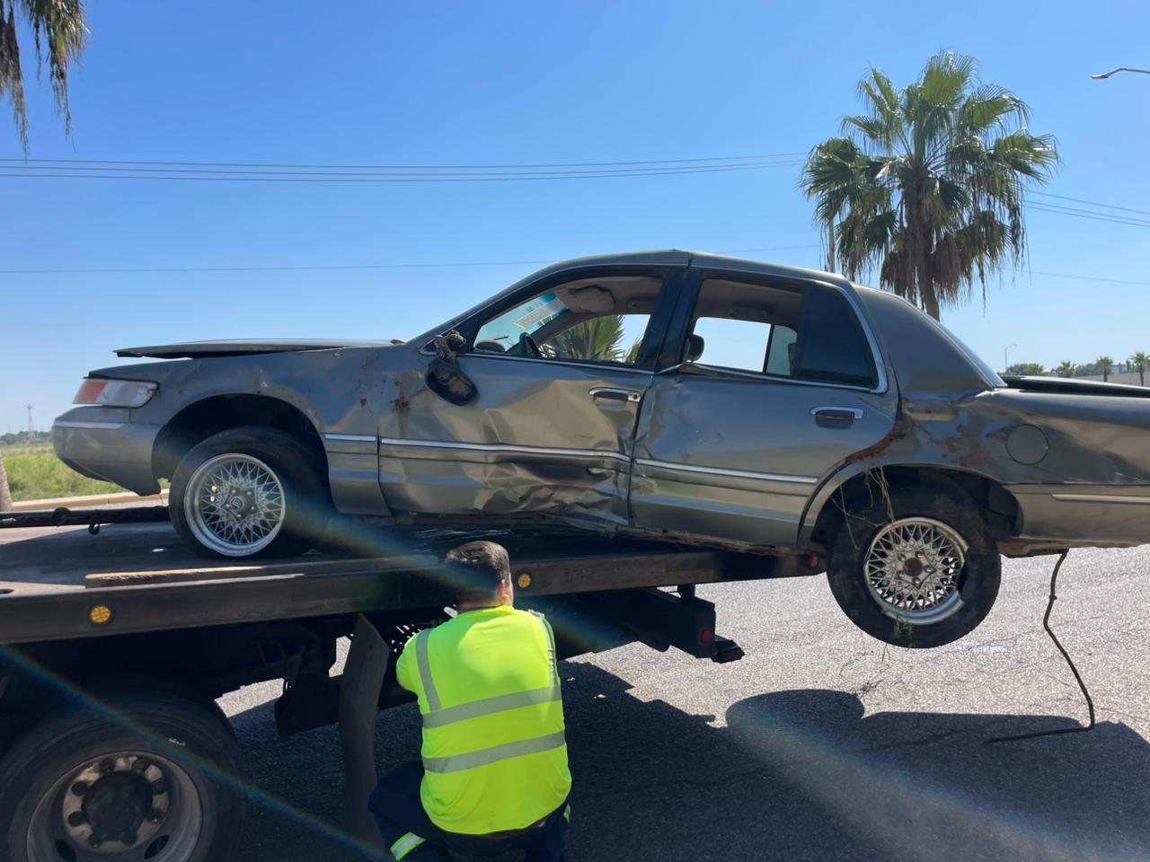 Carro dañado tras "canalazo" en el ejido 9 de Diciembre Ahome, Sin.