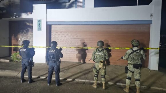 Vehículos con blindaje artesanal y hasta granadas aseguran en vivienda de Portalegre en Culiacán, Sinaloa