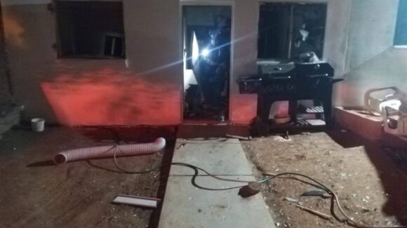 Vivienda queda dañada tras estallido por gas LP en Santa Teresa, en Mazatlán, Sinaloa