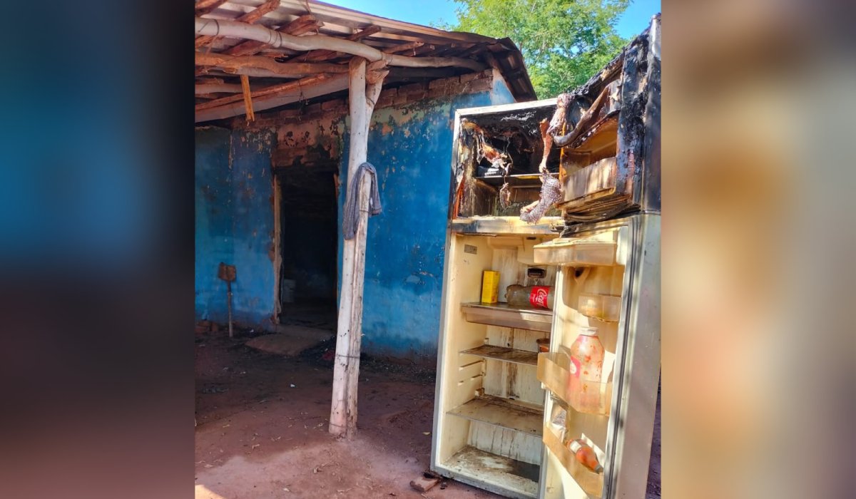Casa incendiada en San Benito Mocorito, Sin.