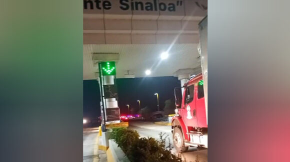 Productores levantan bloqueo por media hora en caseta de Cuatro Caminos, Guasave, Sinaloa: Ahí dormirán