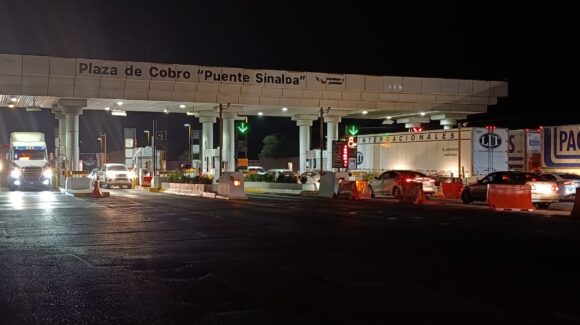 Productores se retiran de Cuatro Caminos en Guasave, Sinaloa; Capufe reactiva el cobro