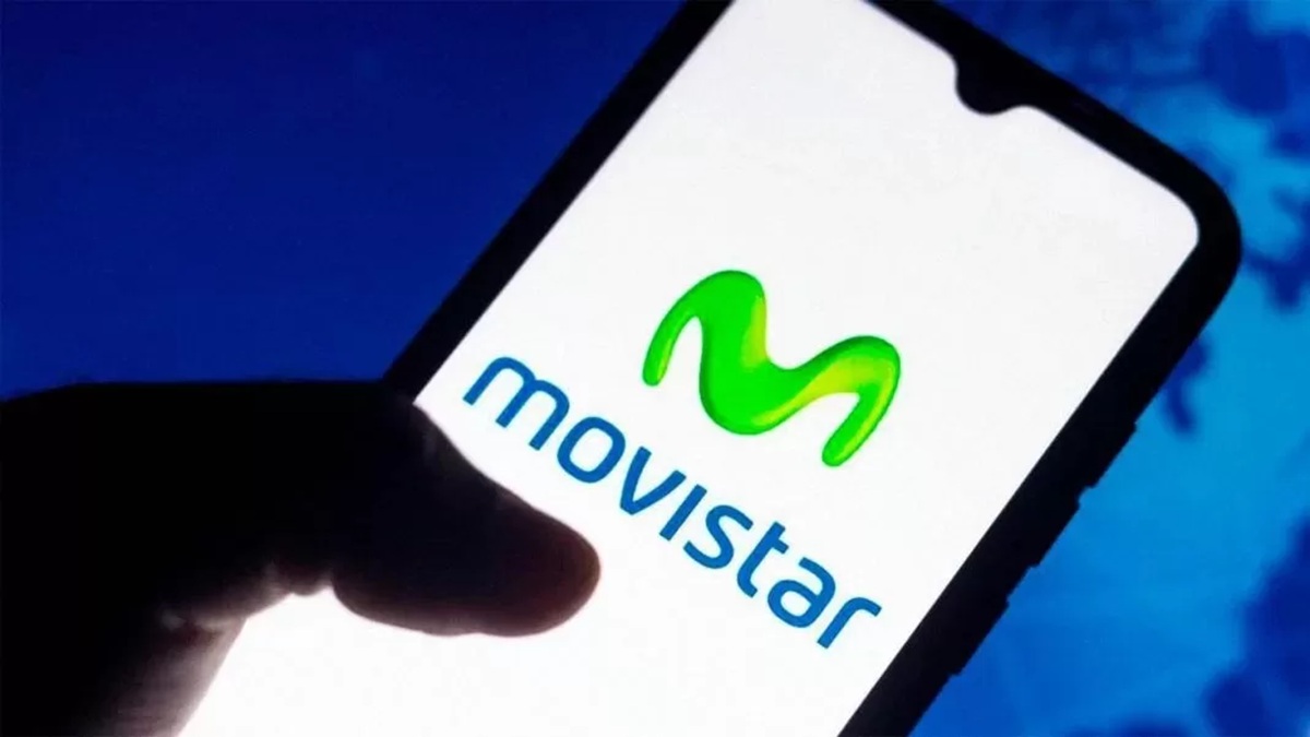Celular con logotipo de Movistar