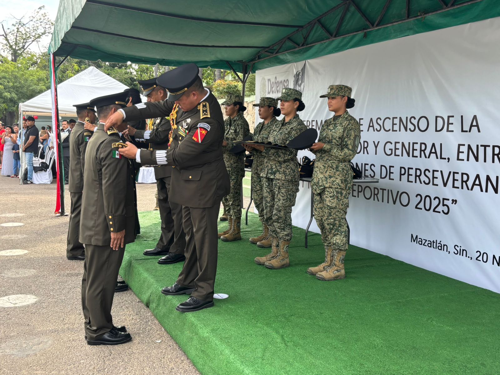 Ceremonia de ascenso de militares en Mazatlán, Sinaloa