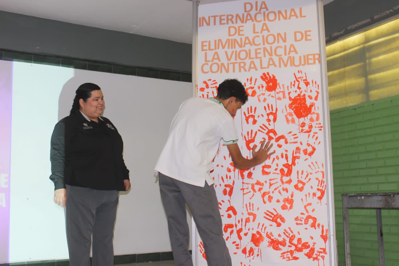 Charla "Noviazgo Seguro" en Cobaes 38 de Mazatlán