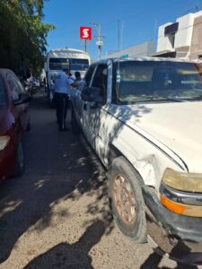 Choque de camión urbano en Guasave