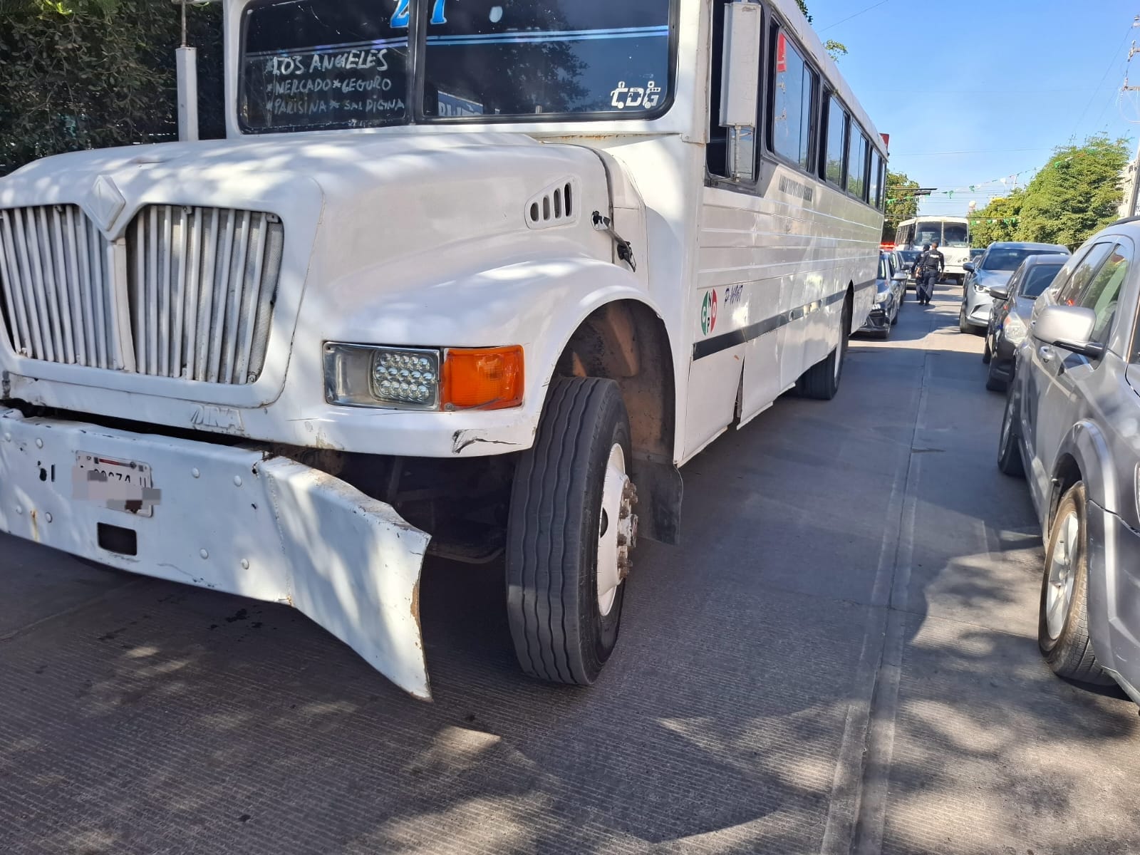 Choque de camión urbano en Guasave