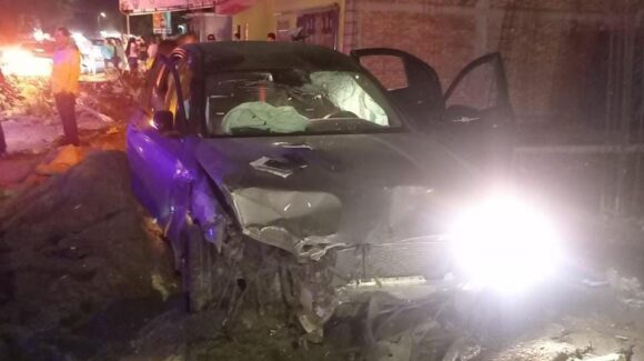 Con las “quijadas de la vida”, bomberos rescatan a dos personas tras accidente en la colonia Santa María de Los Mochis, Sinaloa