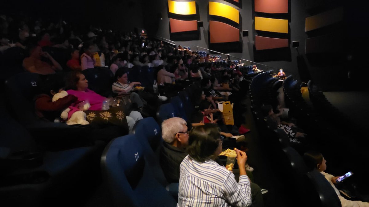 citicinemas y dif sinaloa ofrecieron una funcion de cine especial para niños con autismo adultos