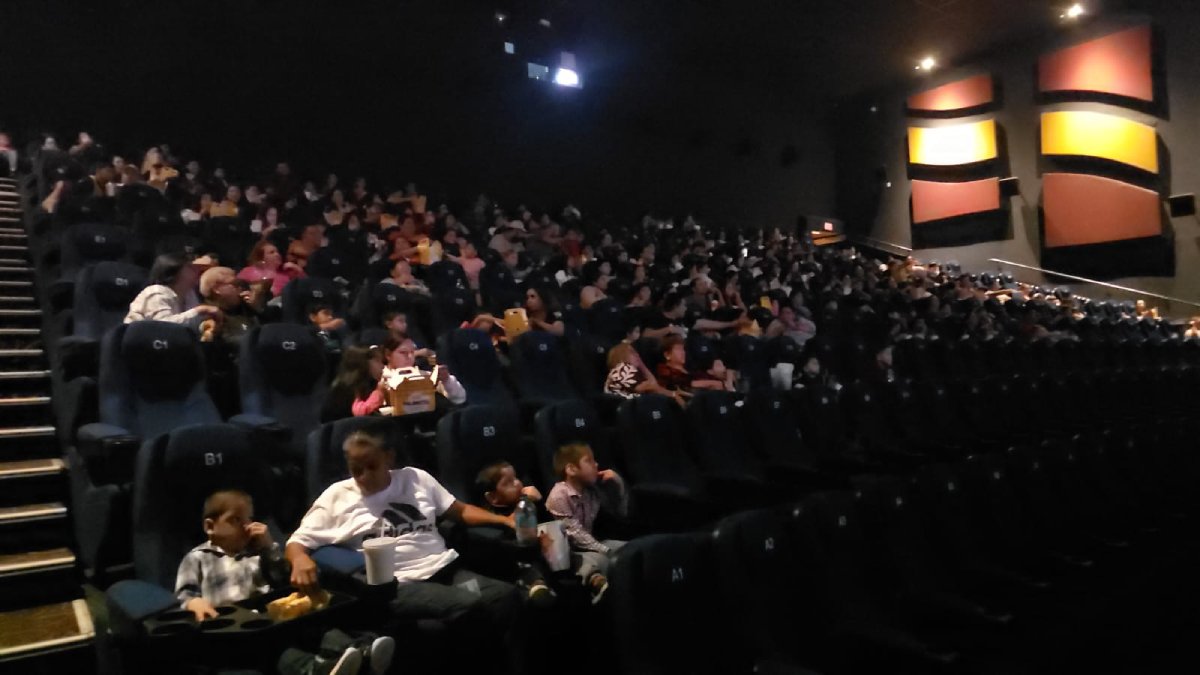 citicinemas y dif sinaloa ofrecieron una funcion de cine especial para niños con autismo peques