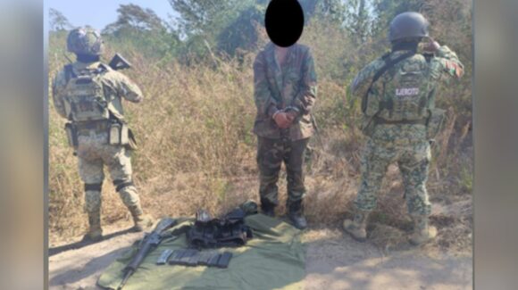 ¡Iba camuflajeado! Detienen a civil armado en Elota, Sinaloa durante operativo
