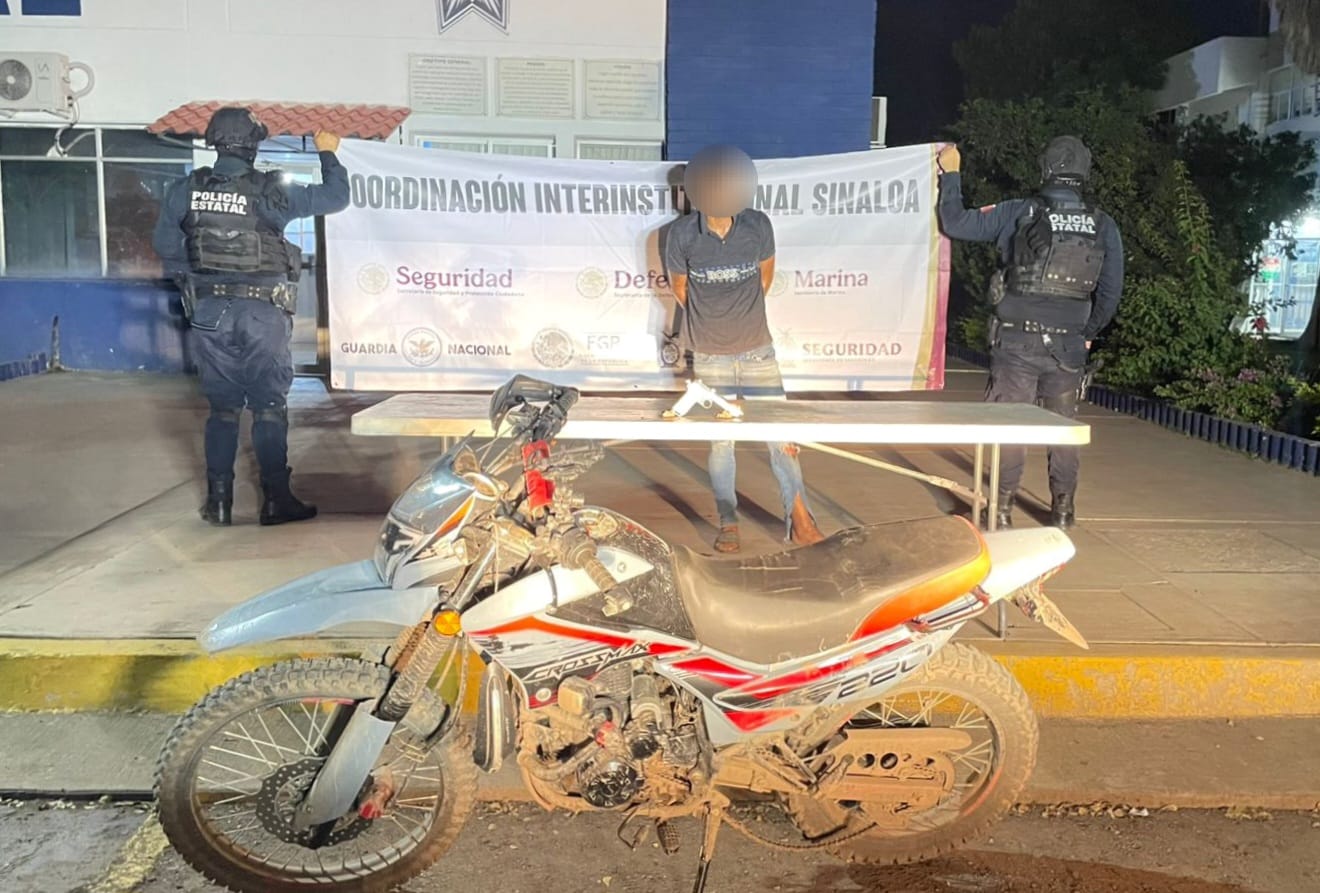 Civil. moto y arma asegurados en Culiacán, Sinaloa