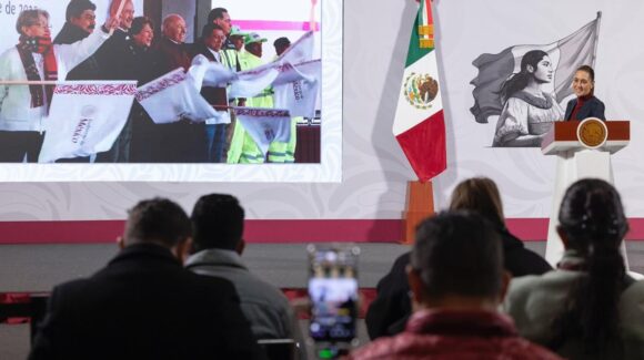 Sheinbaum da banderazo a nuevos trenes de pavimentación para municipios del oriente del Edomex