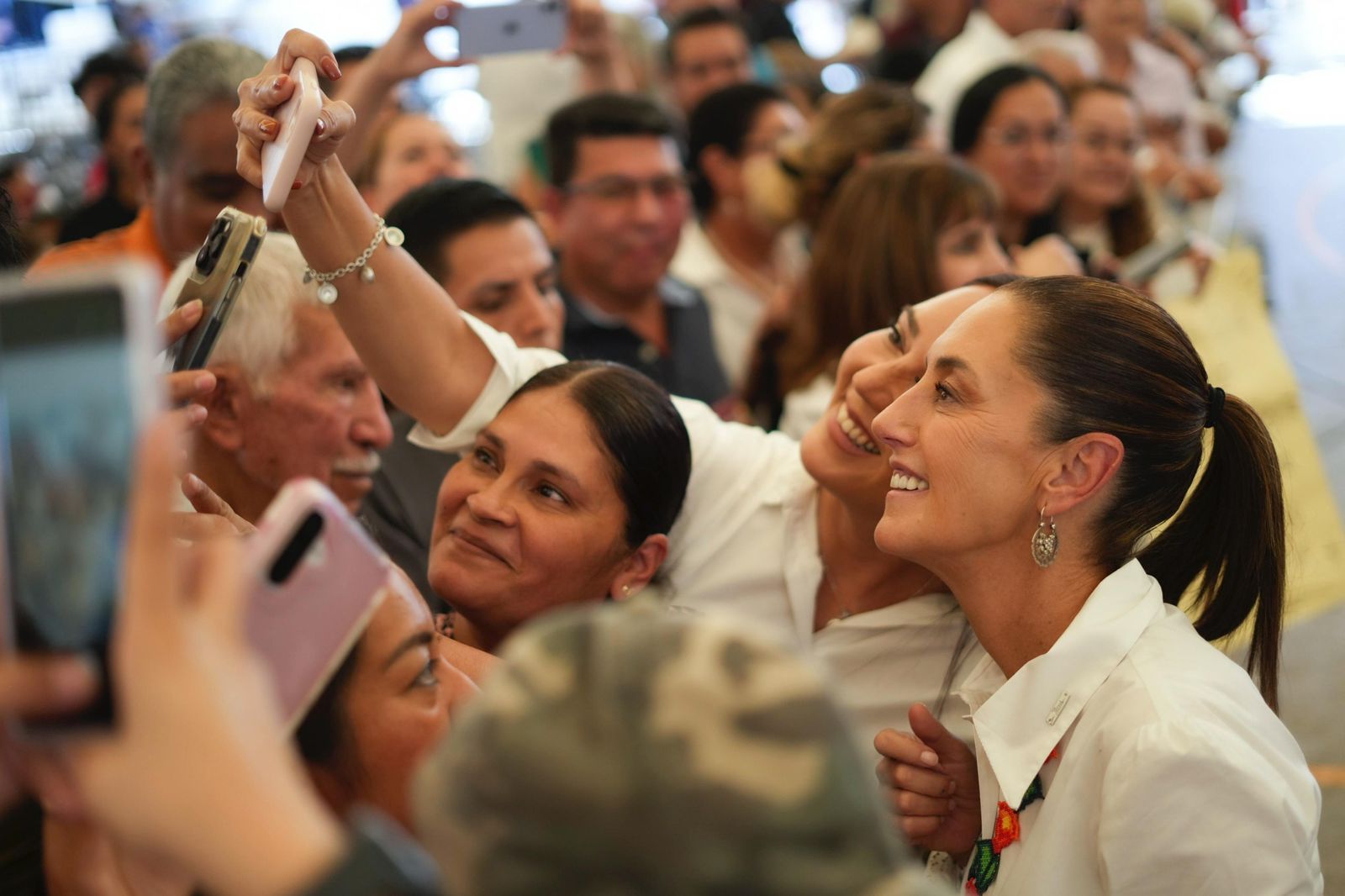 Claudia Sheinbaum entrega condonaciones a derechohabientes del Infonavit en Nayarit