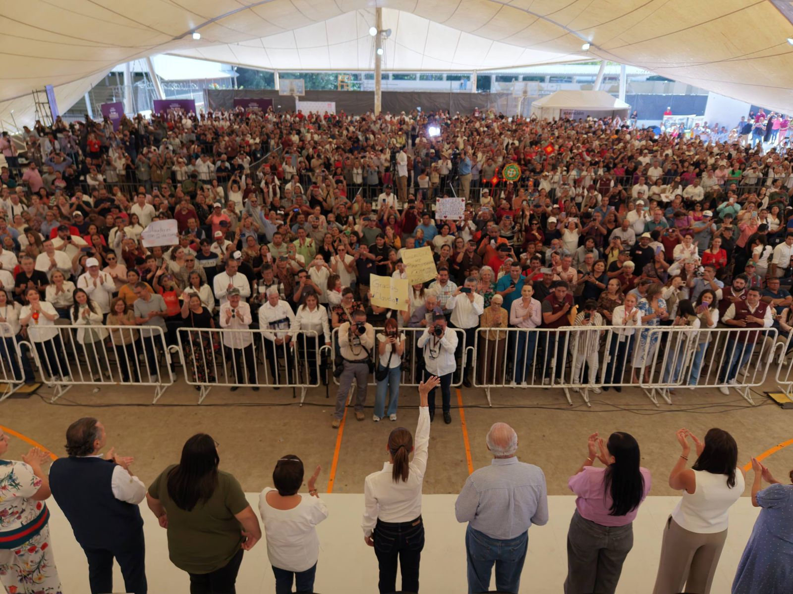 Claudia Sheinbaum entrega condonaciones a derechohabientes del Infonavit en Nayarit