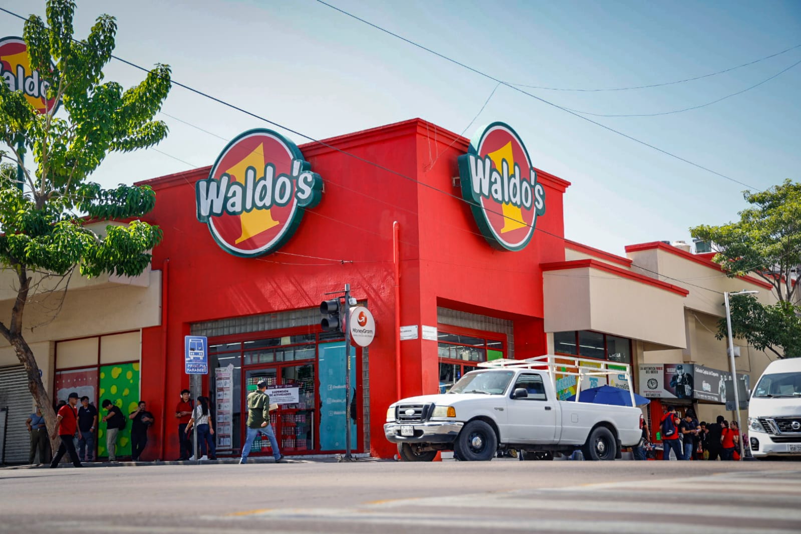 suspenden tienda Waldo’s en Culiacán