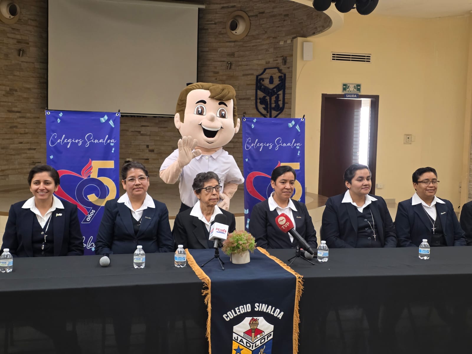 conferencia de prensa por el 95 aniversario de colegios sinaloa