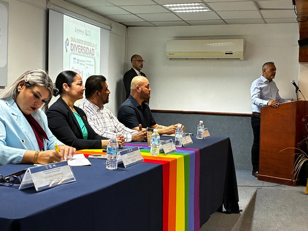 Diálogos desde la Diversidad reúne a estudiantes y legisladoras para revisar la agenda LGBTQ+ en Mazatlán