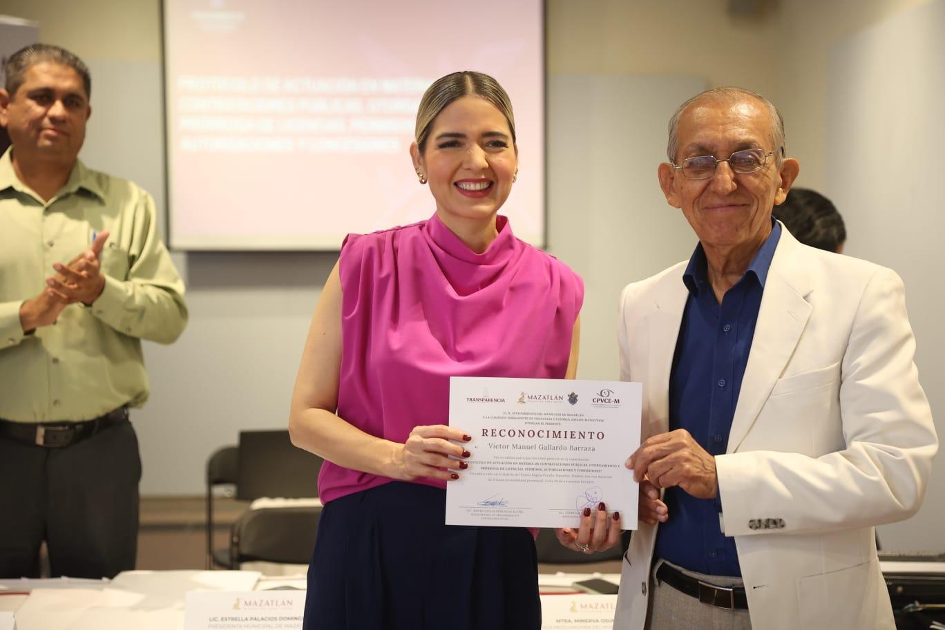 Concluye protocolo de actualización en contrataciones públicas en Mazatlán.