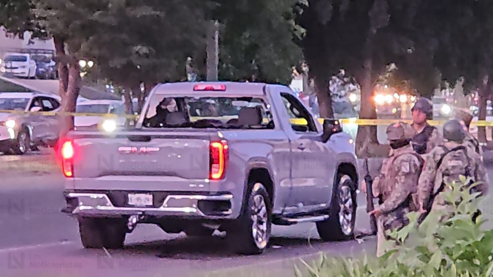 Ejecutan a dos ocupantes de una camioneta en Tres Ríos, Culiacán, Sin.