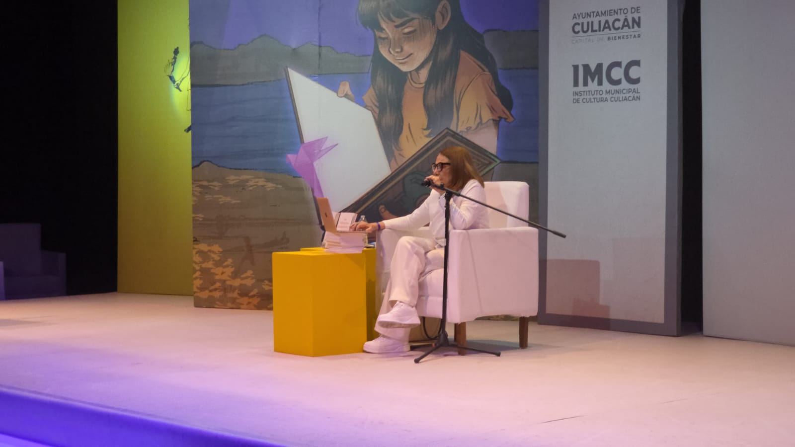 Sabina Berman dicta conferencia en la FIL Culiacán 2025