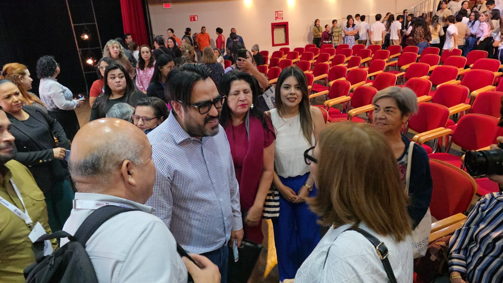 Sabina Berman dicta conferencia en la FIL Culiacán 2025