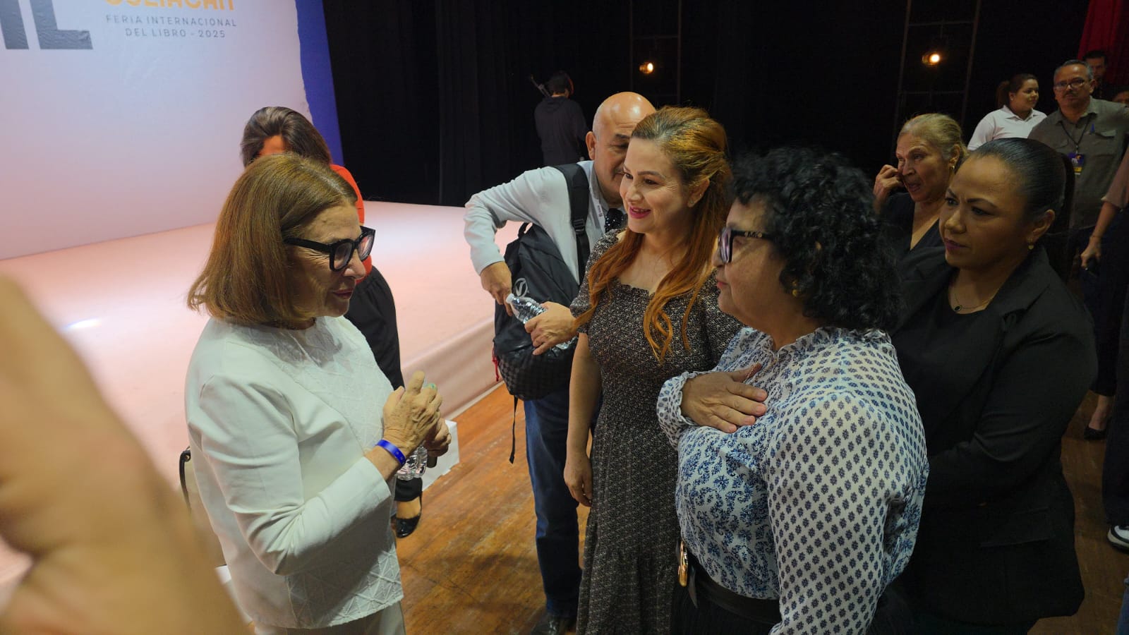 Sabina Berman dicta conferencia en la FIL Culiacán 2025