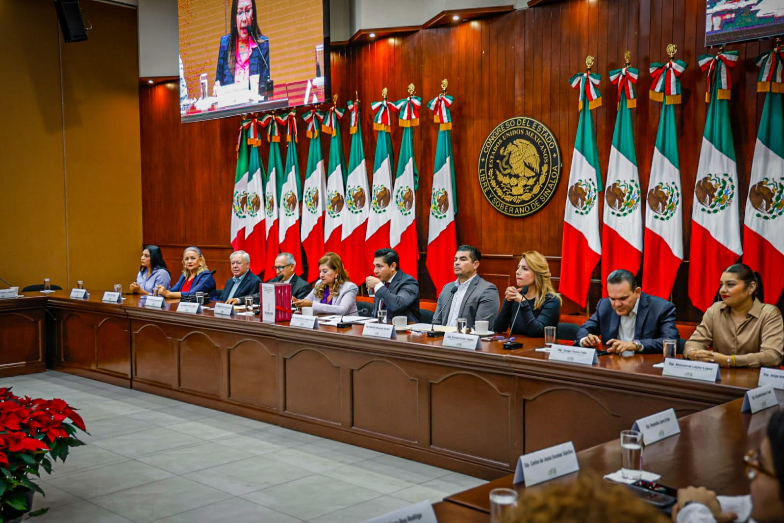 entrega Joaquín Landeros Ley de Ingresos y Presupuesto de Egresos 2026 para Sinaloa en el Congreso del Estado