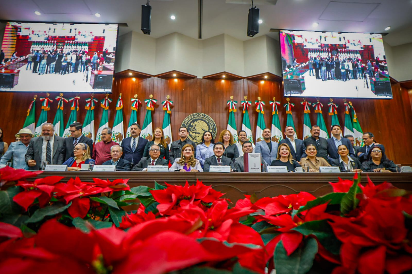 entrega Joaquín Landeros Ley de Ingresos y Presupuesto de Egresos 2026 para Sinaloa en el Congreso del Estado