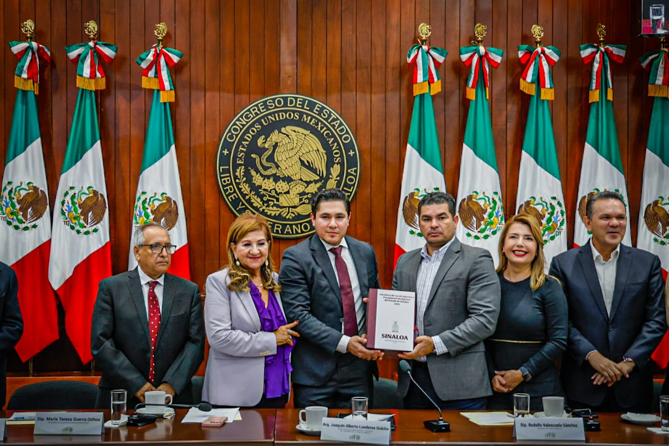 entrega Joaquín Landeros Ley de Ingresos y Presupuesto de Egresos 2026 para Sinaloa en el Congreso del Estado