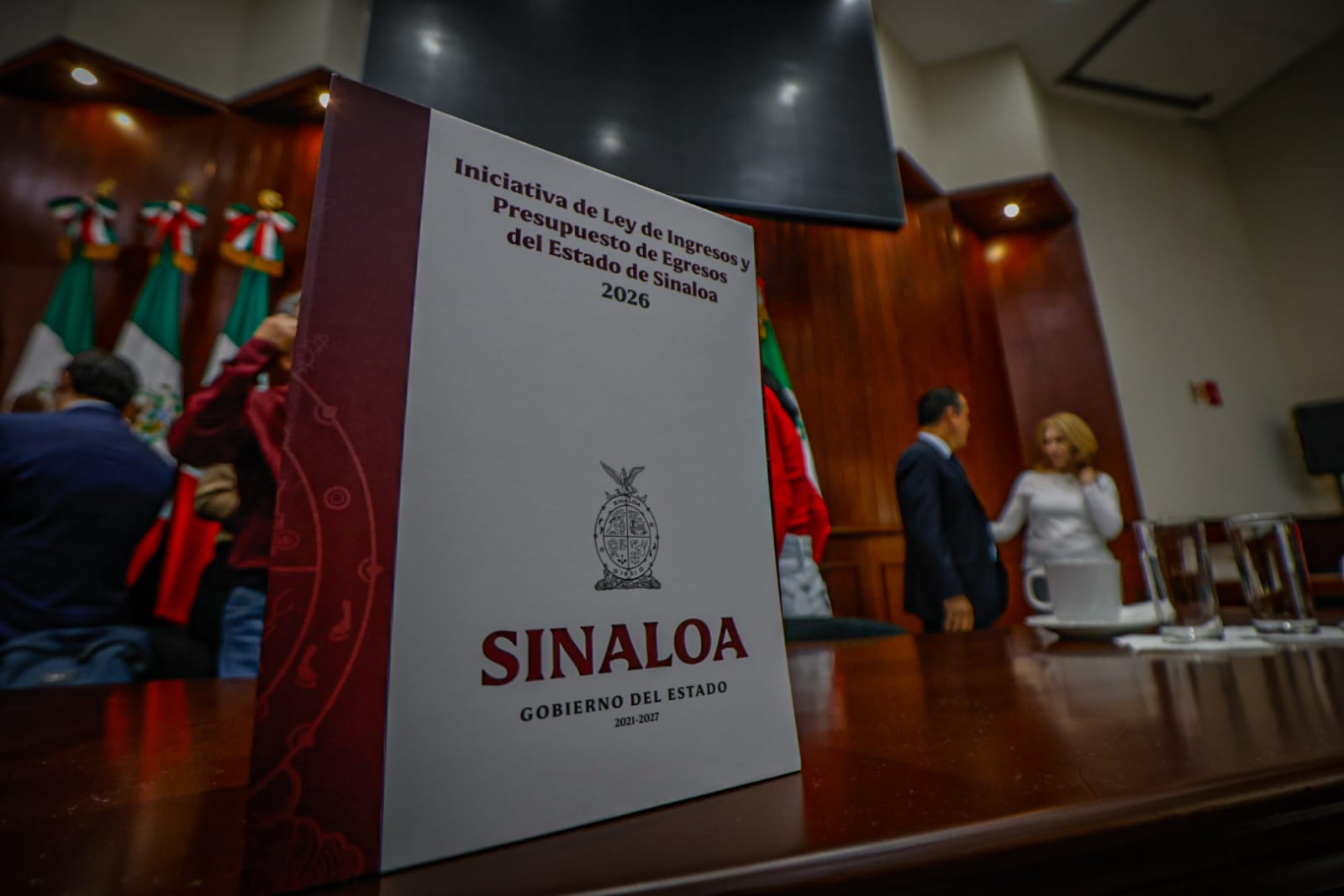 entrega Joaquín Landeros Ley de Ingresos y Presupuesto de Egresos 2026 para Sinaloa en el Congreso del Estado