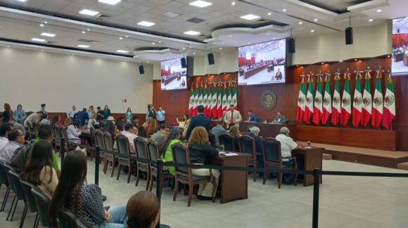 Con un minuto de silencio, Congreso de Sinaloa homenajea a Carlos Manzo, alcalde de Uruapan, Michoacán asesinado el 1 de noviembre