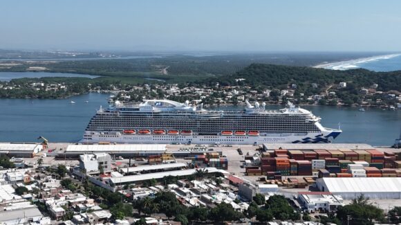Con más de 5 mil visitantes, el Royal Princess arriba a Mazatlán, Sinaloa, dando impulso millonario al turismo