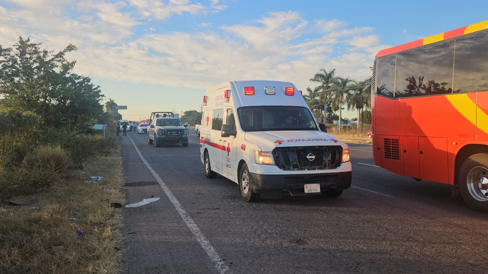 cruz roja auxilio al hombre hallado con vida