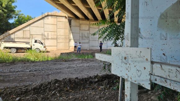 Encuentran cadáver flotando en canal de Costa Rica, Culiacán