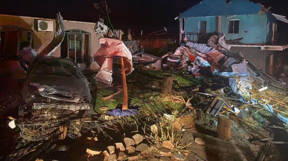 Tornado arrasa a Paraná, al sur de Brasil, dejando víctimas mortales y cientos de heridos