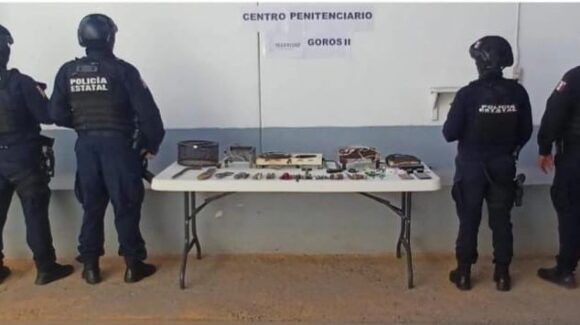 Parrillas, seguetas y cuchillos, lo asegurado en esculque en el penal de Goros 2, en Ahome, Sinaloa