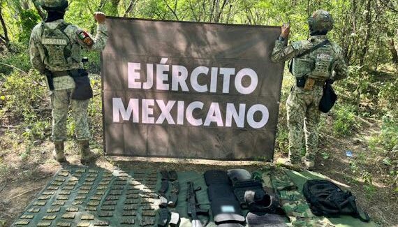 Aseguran arma, casi mil cartuchos y equipo táctico en operativo militar en Concordia, Sinaloa