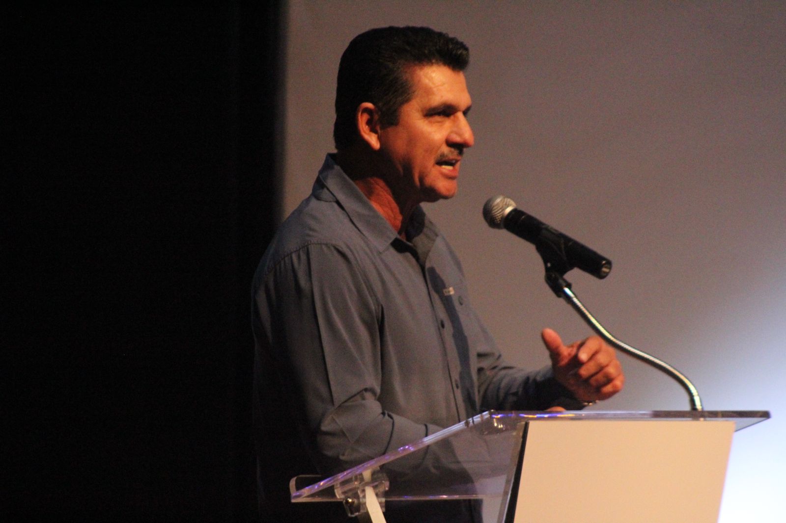 director general del ISDE, Armando Camacho Aguilar