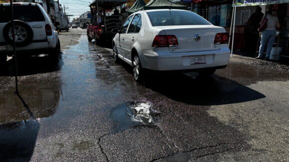 “Changueras” señalan falta de atención por fugas sanitarias en la zona Centro de Mazatlán, Sinaloa