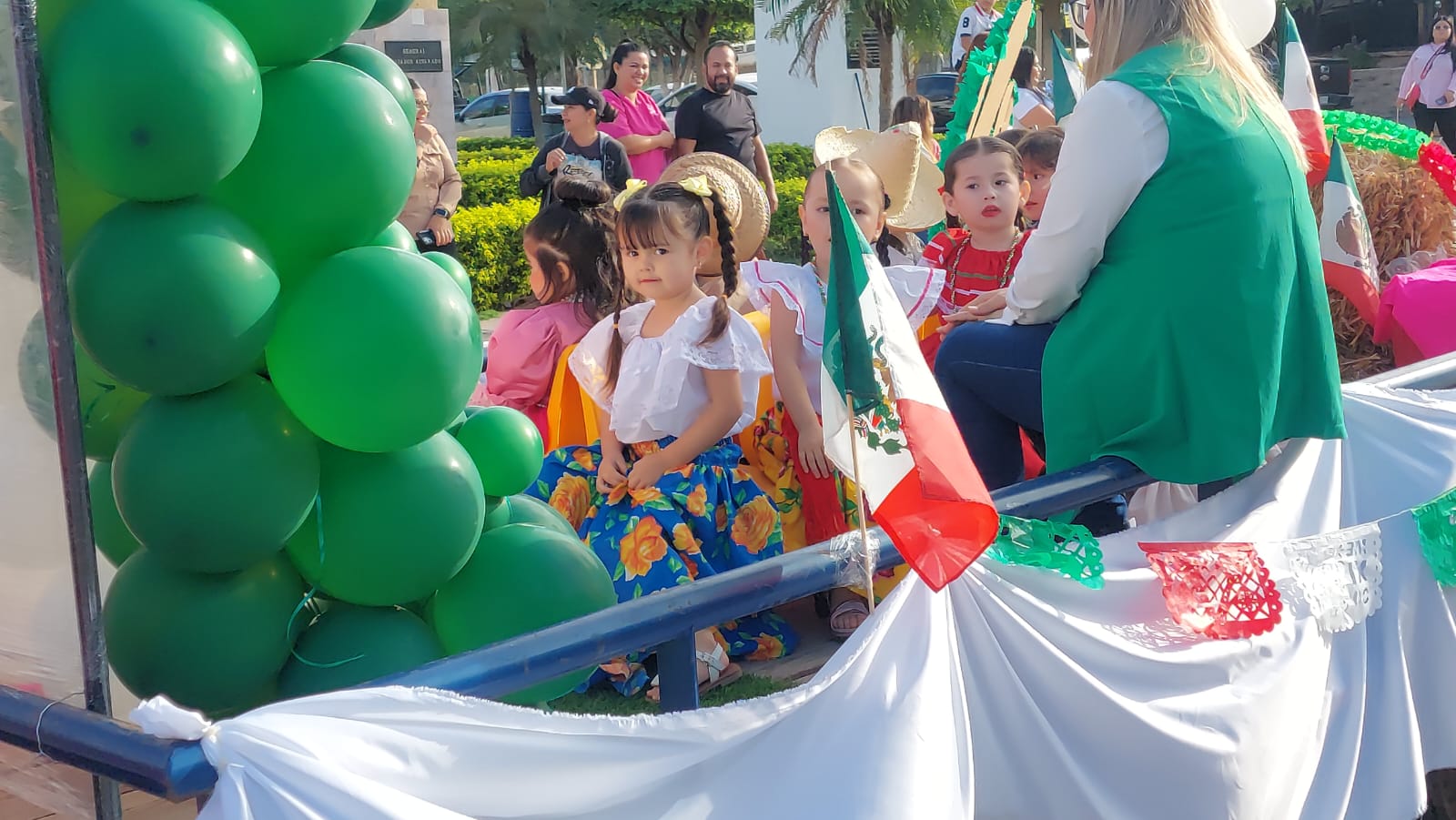 desfile 20 de noviembre en salvador alvarado