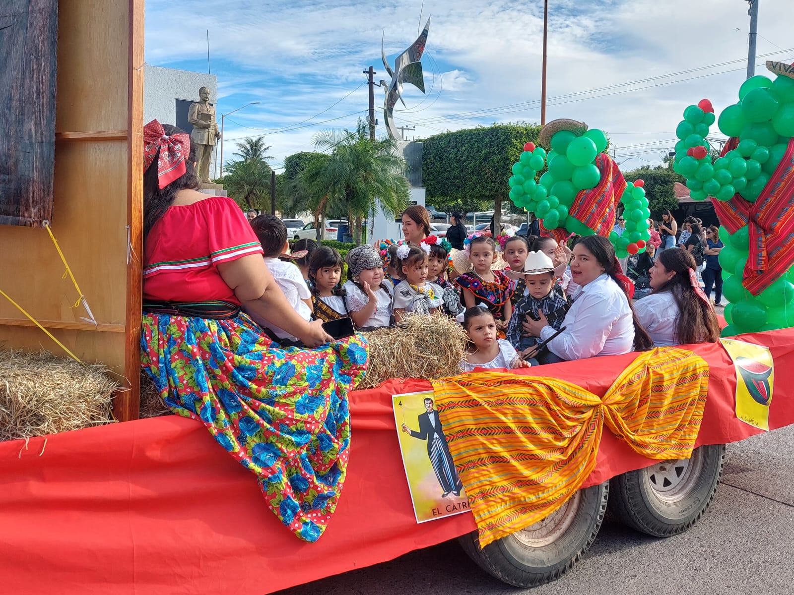 desfile 20 de noviembre en salvador alvarado