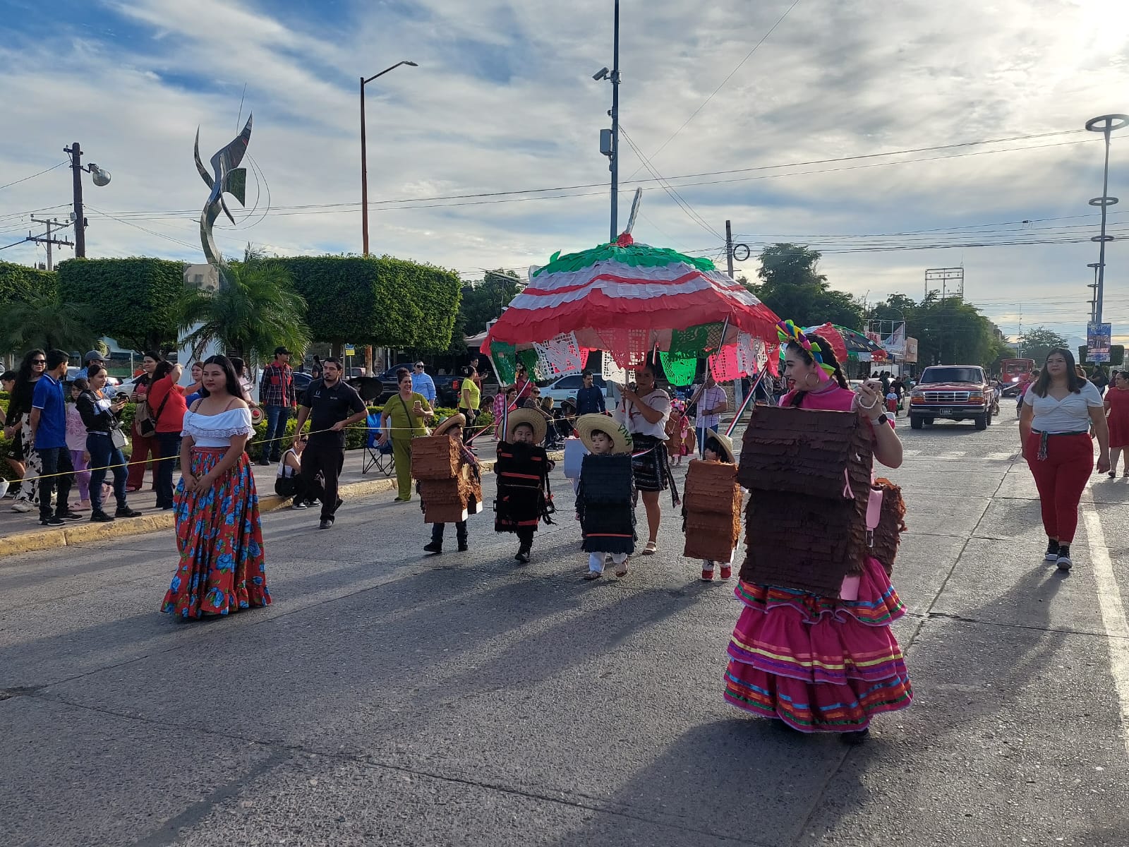 desfile 20 de noviembre en salvador alvarado