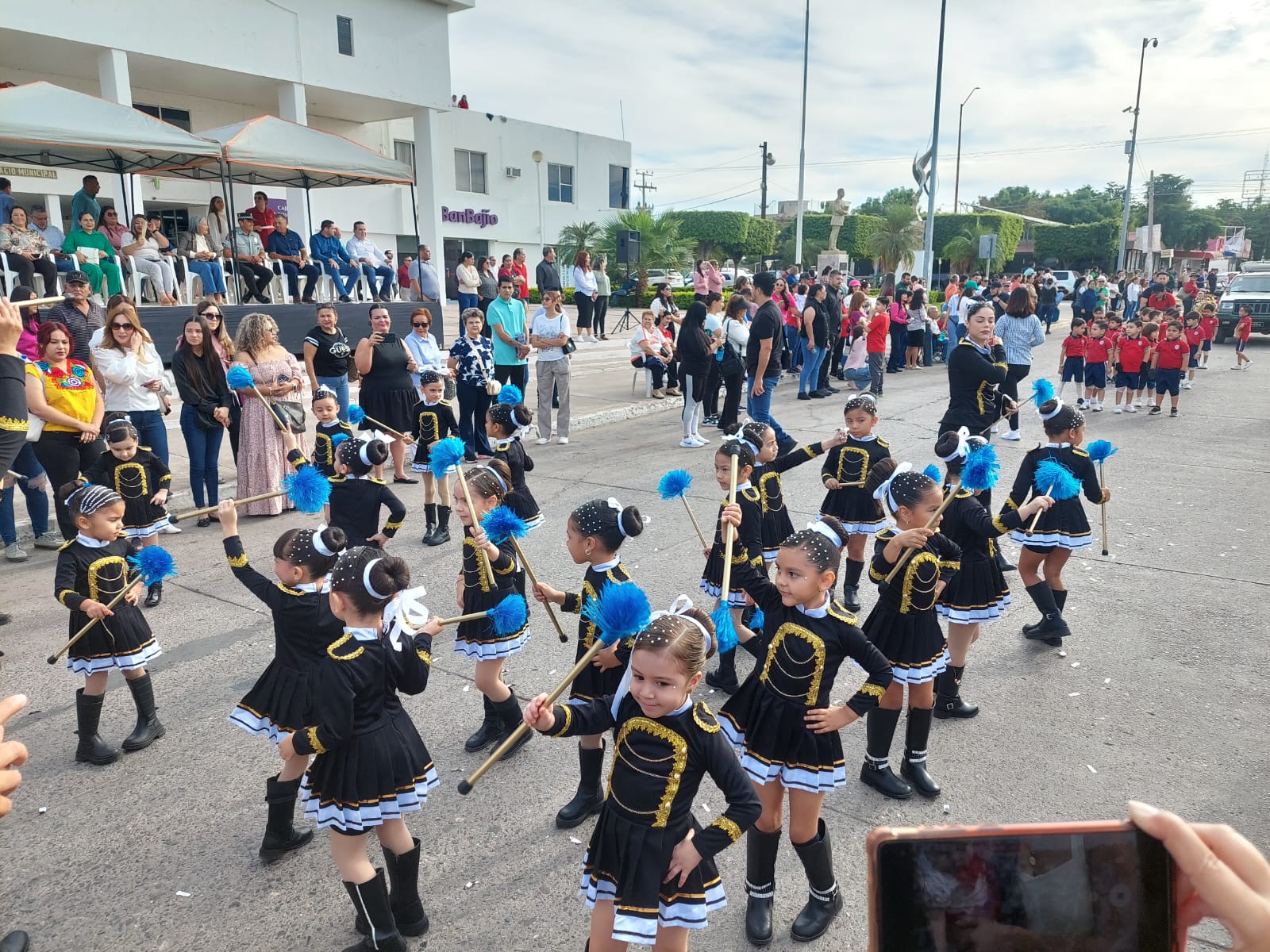 desfile 20 de noviembre en salvador alvarado